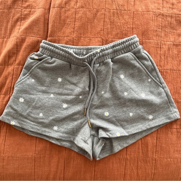 NWOT Ban.do French Terry Summer Camp Shorts in Daisy Print - Picture 5 of 9
